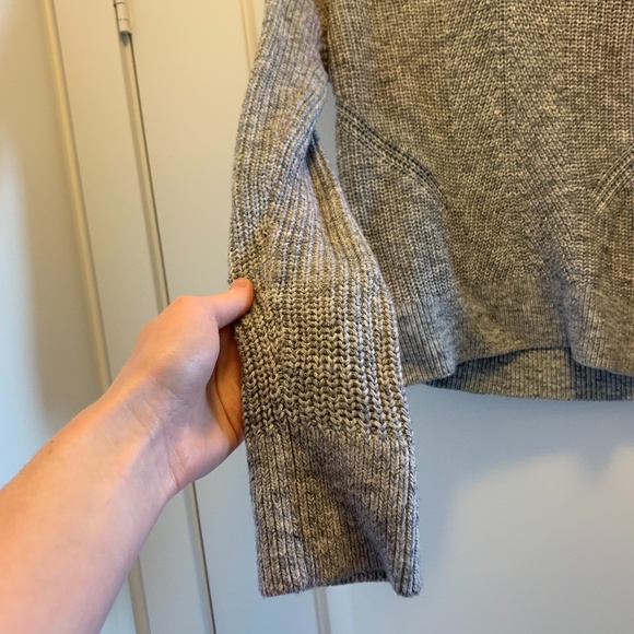 Keyhole back sweater - Picture 2 of 5